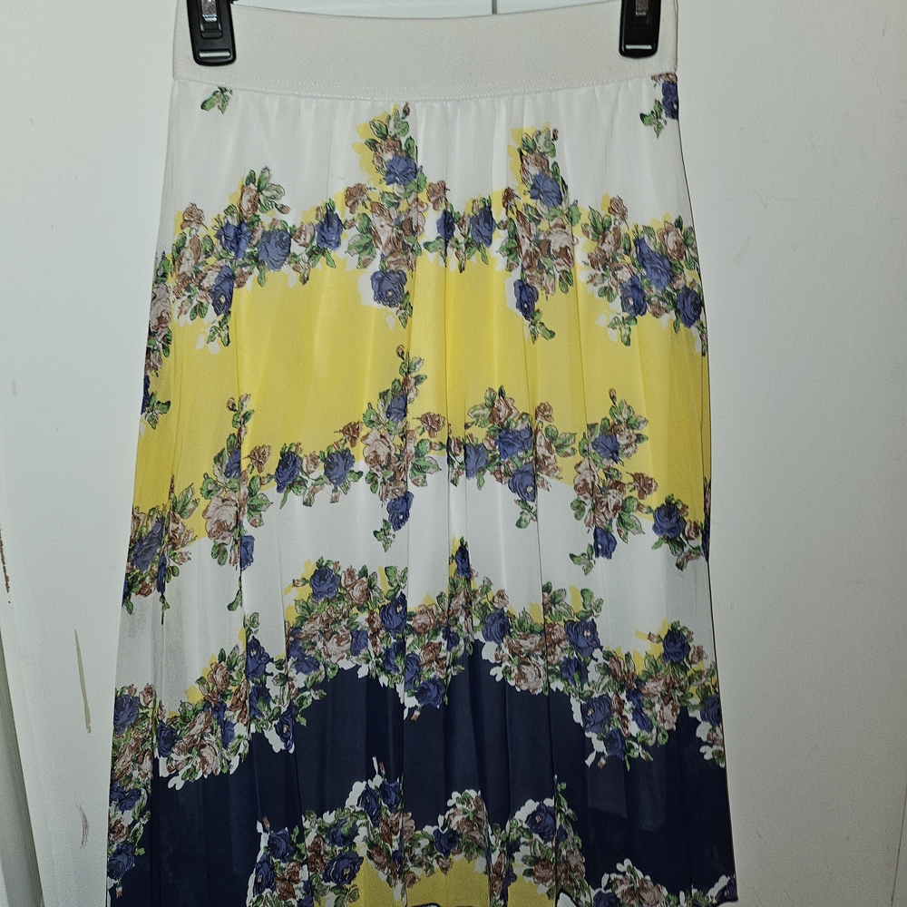 Chic Floral Midi Skirt in Yellow and Blue